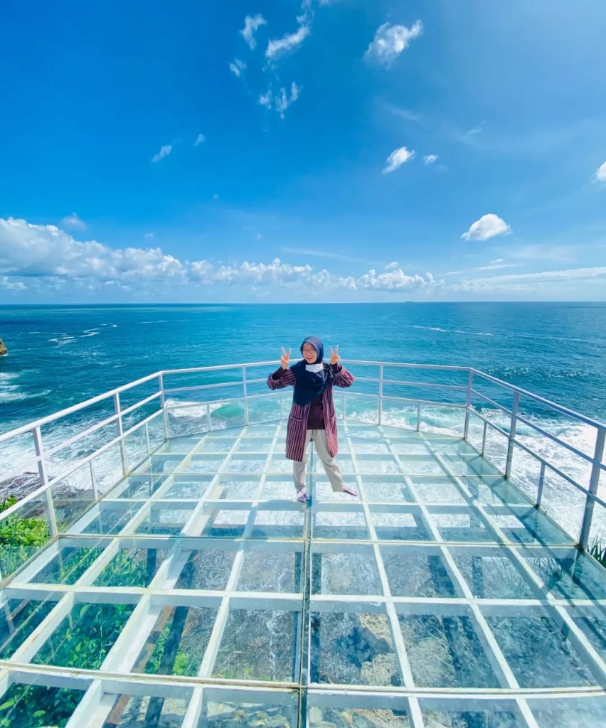 Teras Kaca Pantai Nguluran