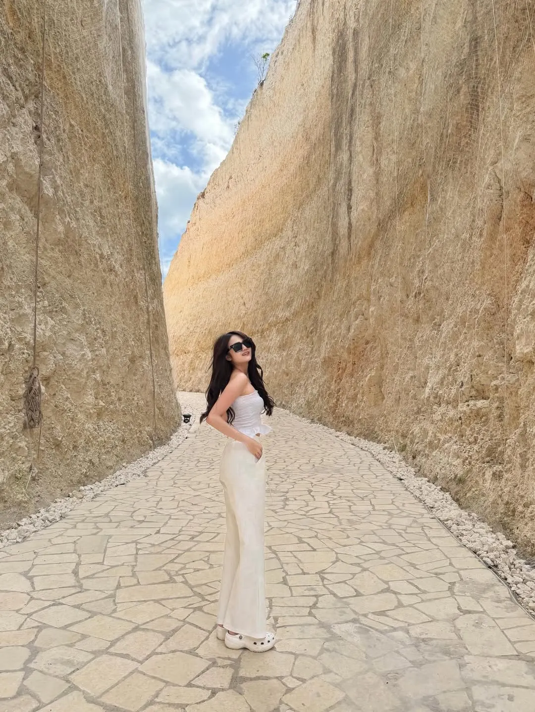 On The Rock Pantai Drini: Pesona Wisata Viral Jogja 2026
