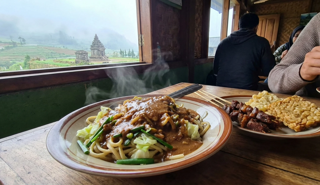 kuliner mie ongklok dieng