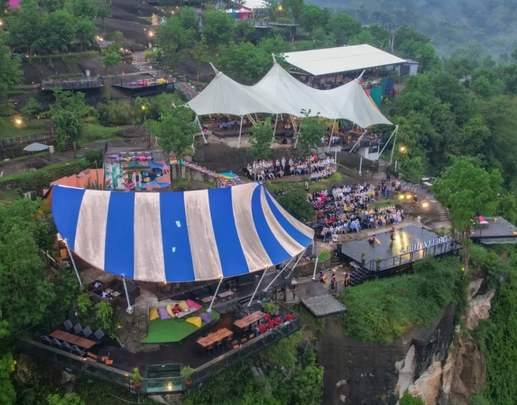 Paket Wisata Obelix Hills