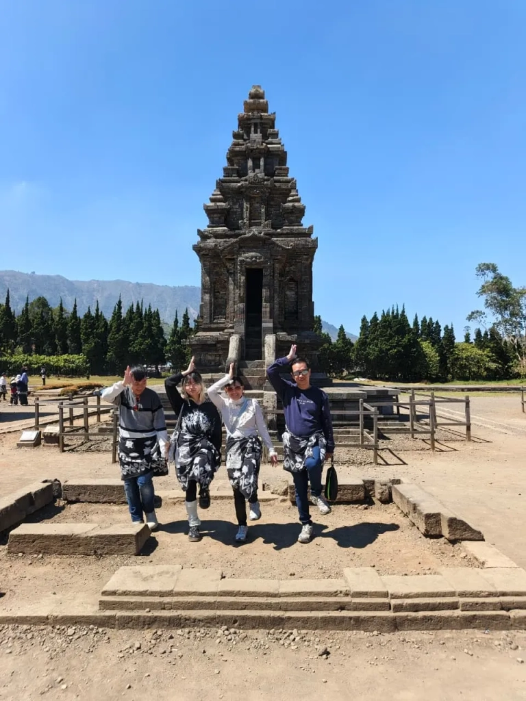 foto perjalanan wisata dieng